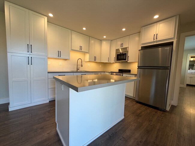Building Photo - Nicely remodeled 1 bedroom Suite, All utilities paid + WiFi