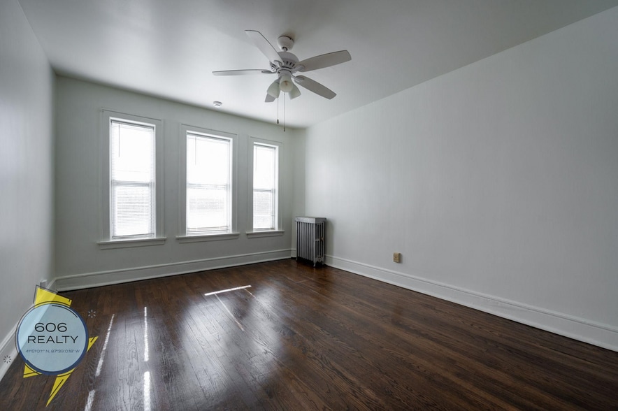 Building Photo - 4903 N Christiana Ave