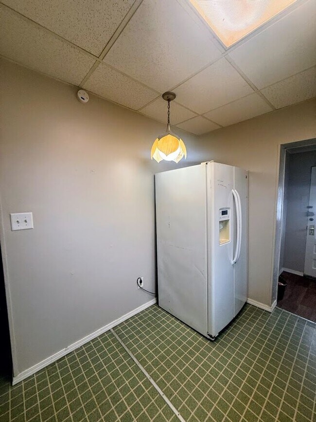 Building Photo - 3300 6th St SW