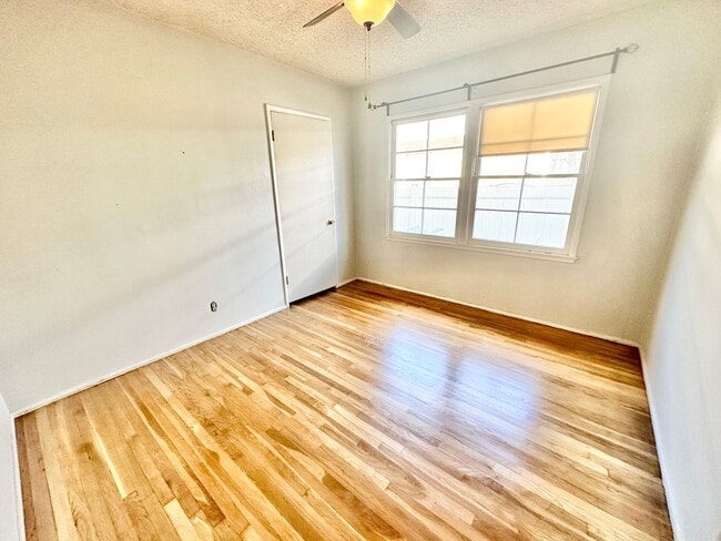 Building Photo - 3 Bedroom 2 Bathroom Lakewood House with Private Backyard down the street from Lakewood High School