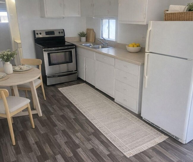 Building Photo - 4 Circle Dr