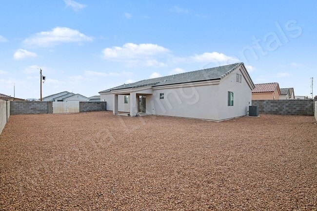 Building Photo - CENTRALLY LOCATED...RV PARKING...LARGE LOT