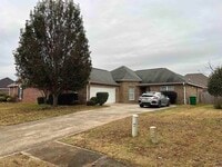 Building Photo - 523 Manchester Ln