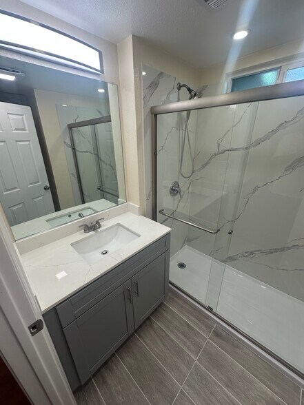 Building Photo - 4027 Fullington St