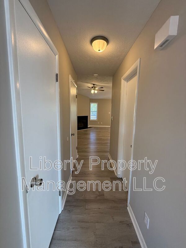 Building Photo - 664 Bartons Landing Pl