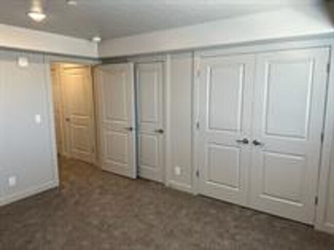 Building Photo - Red Vista Condos!