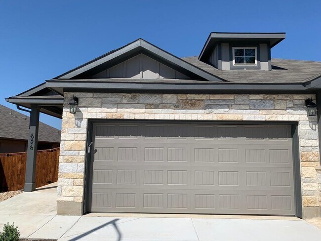 Building Photo - 626 Parkline Dr