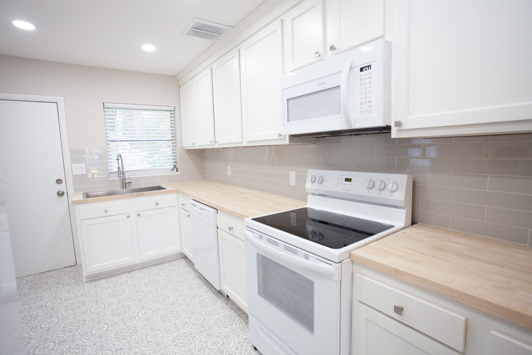 Building Photo - 1321 Stimson St