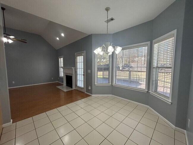 Building Photo - 313 Old Cahaba Trail