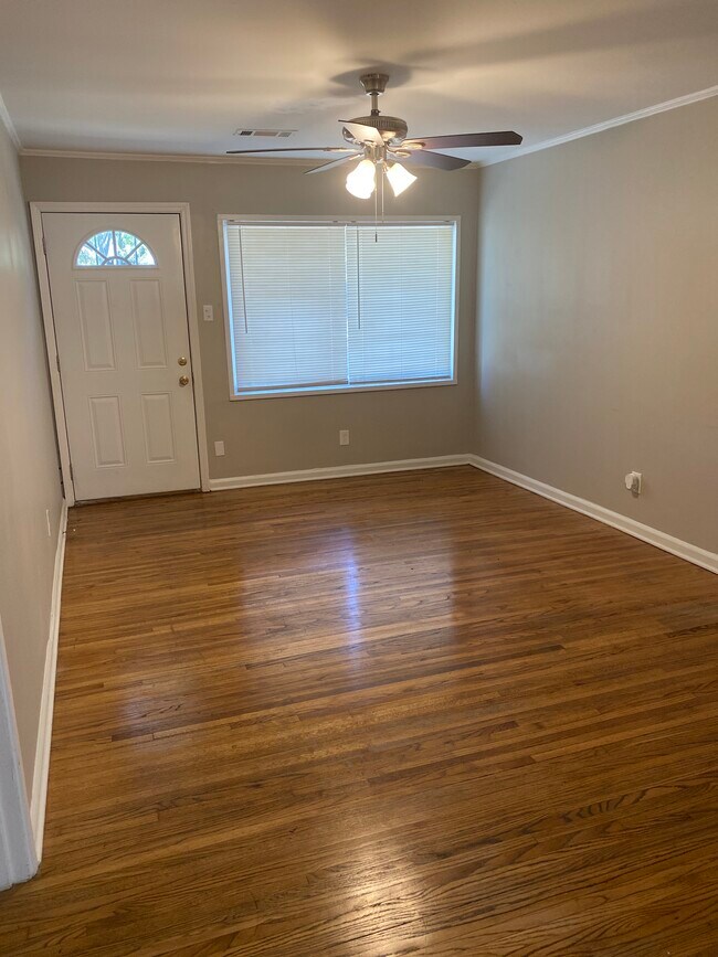 Building Photo - 1463 Merrycrest Dr
