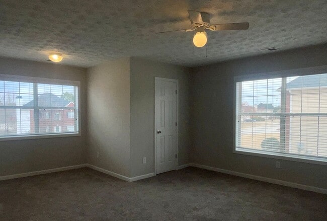 Building Photo - JUST REDUCED--$1895 for a 4 Bed/2.5 Bath Home In Swim/Tennis Community in McDonough!