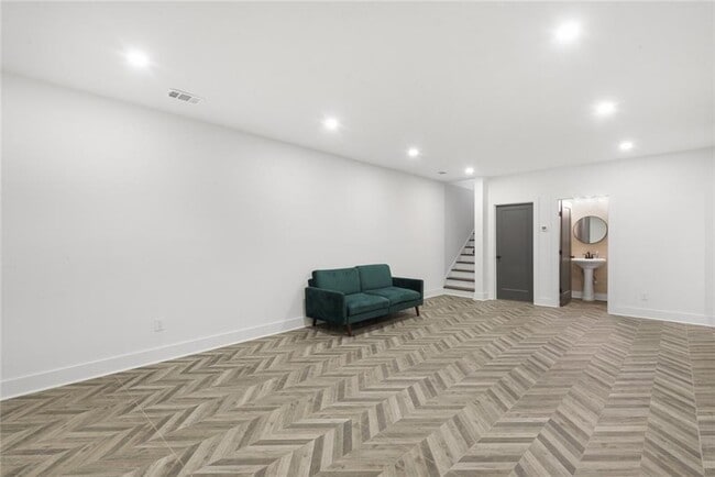 Building Photo - 255 Mathewson Pl SW