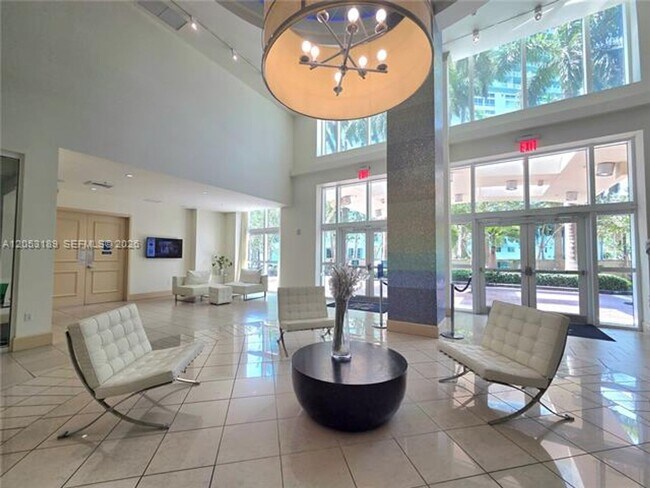 Building Photo - 2000 N Bayshore Dr