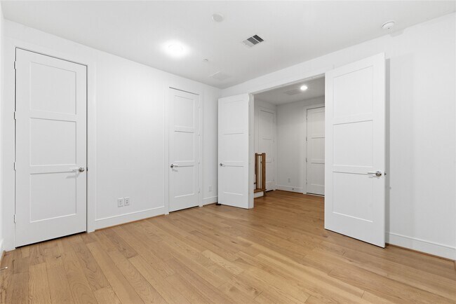 Building Photo - 2412 Canal St