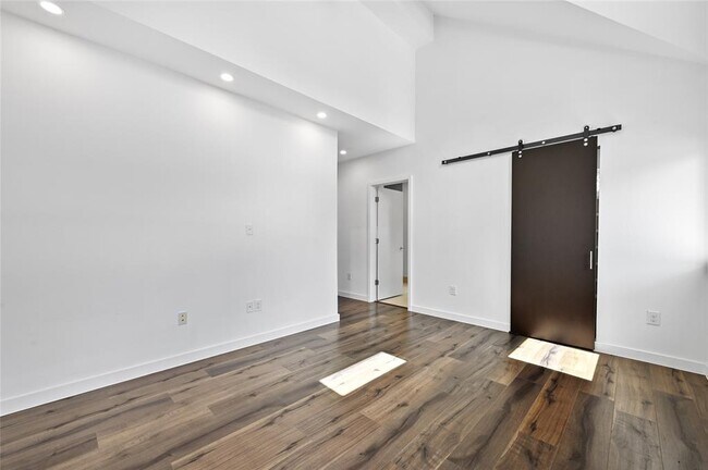 Building Photo - 2502 Southland Dr