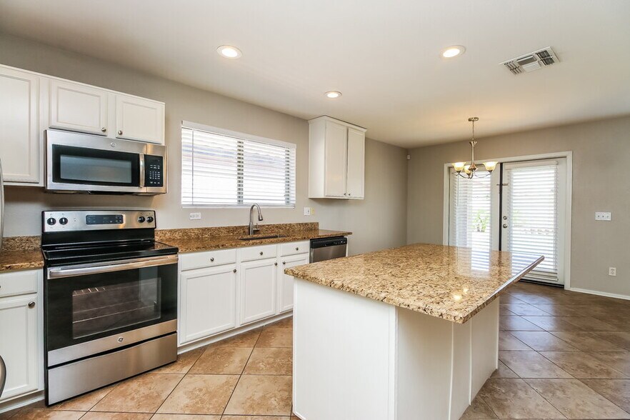 Building Photo - 8528 E Desert Ln