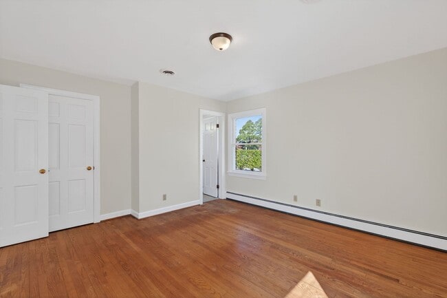 Building Photo - 2305 Lakewood Ln