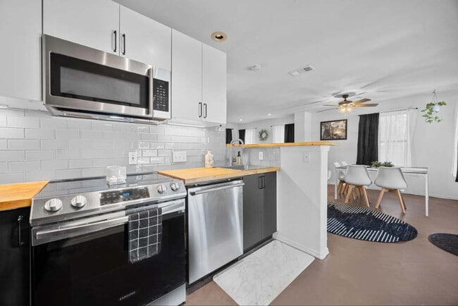 Building Photo - 14811 Foy Dr