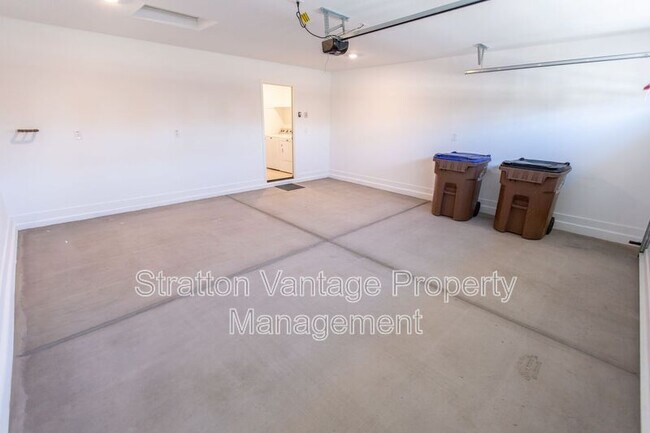 Building Photo - 305 Pinnacle Ridge Dr