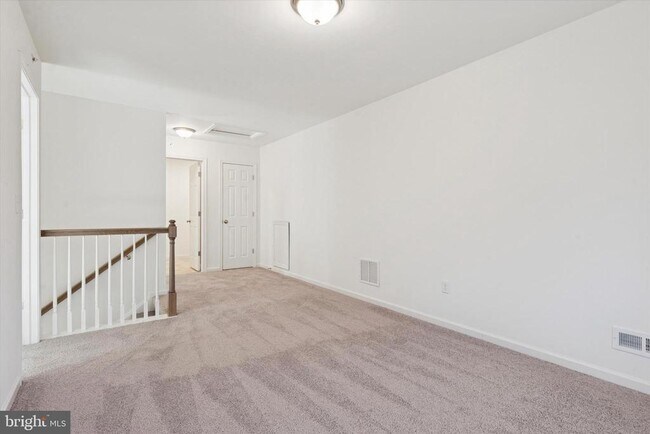 Building Photo - 122 Silversmith Rd