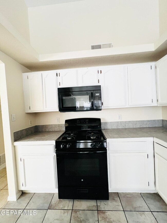 Building Photo - 12369 Tierra Apache Rd