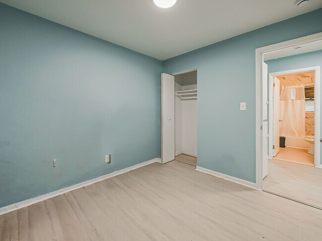 Building Photo - Charming 3BR Home Available Now in Pontiac!