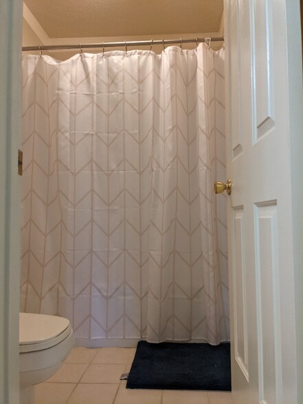 Building Photo - 328 W Sunnyoaks Ave