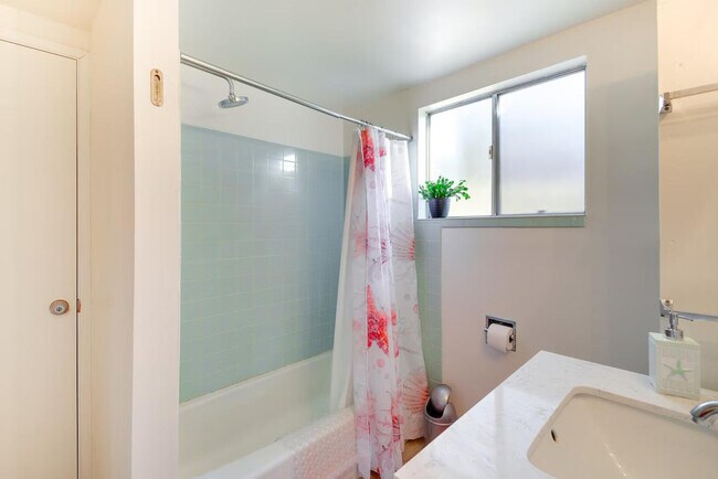 Building Photo - 50 E Treasure Island Dr