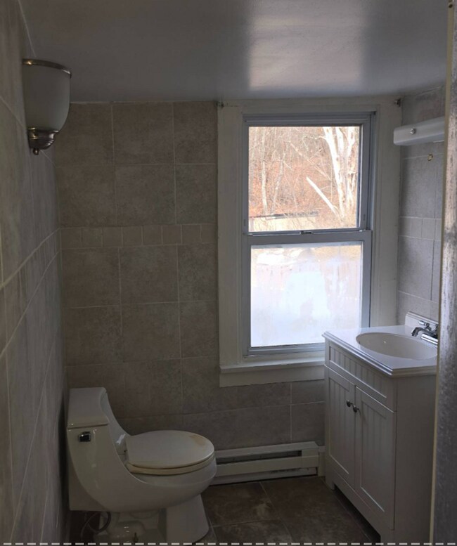 Building Photo - Charming 2 Bed / 1 Bath Single Family Home in Lansford with Front Porch & Yard!