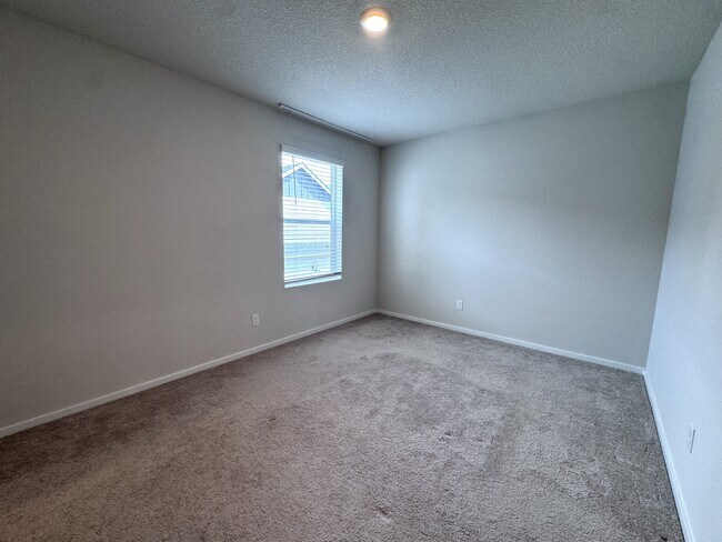 Building Photo - 896 N 18th Ave