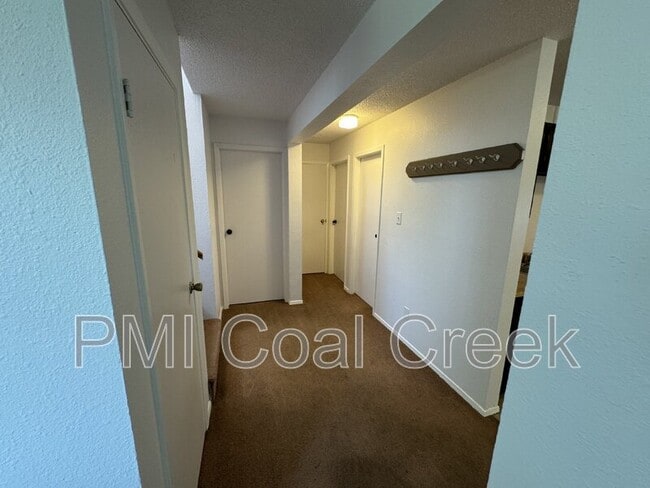 Building Photo - 104 Judson St