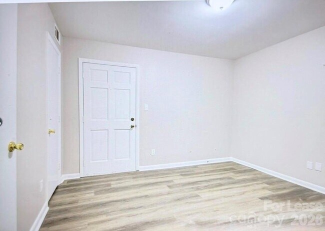 Building Photo - 4615 Coronado Dr