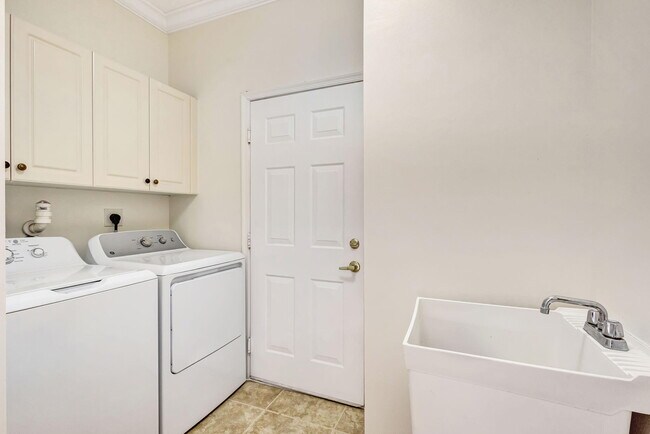 Building Photo - 9813 Stover Way