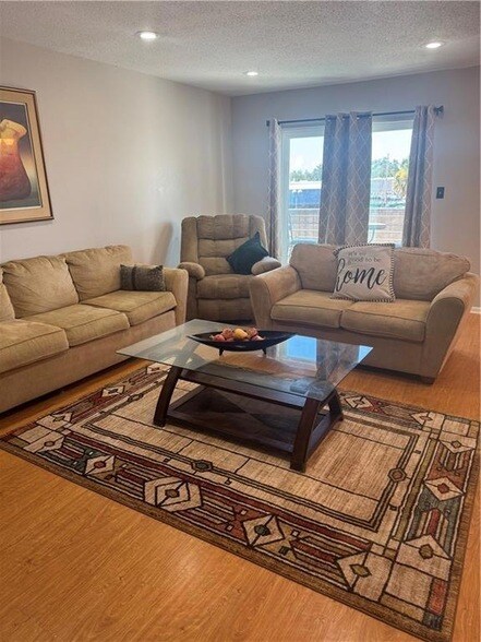 Building Photo - 318 Lake Marina Ave