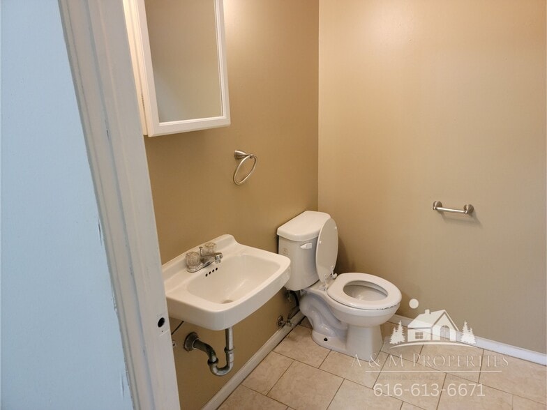 Building Photo - 5809 Christie Ave SE