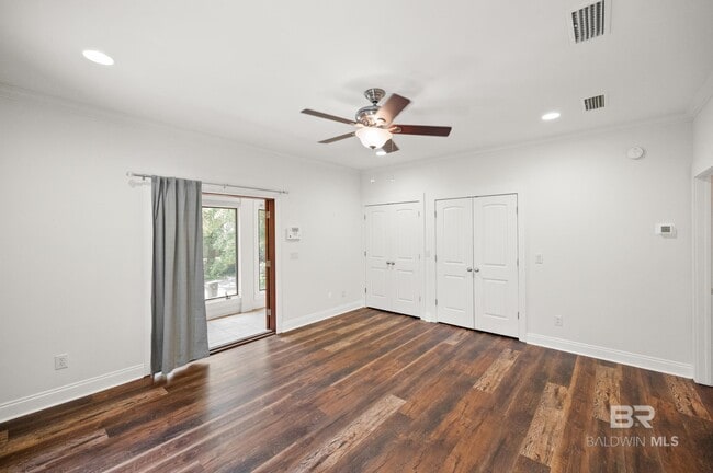 Building Photo - 491 Pine Ave