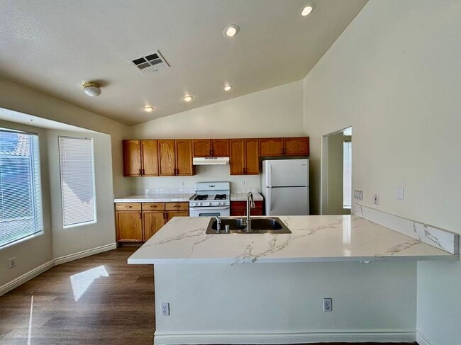 Building Photo - Charming single-story home