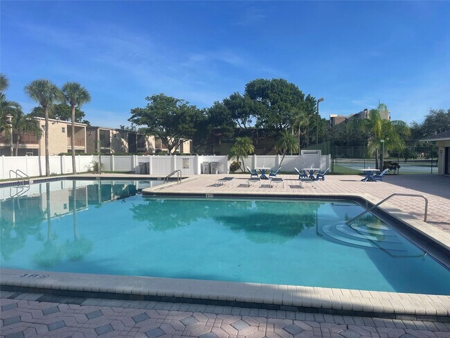 Building Photo - 3336 Quail Close