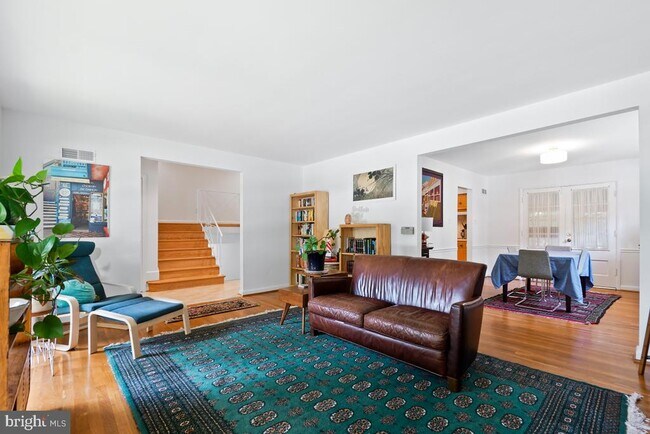 Building Photo - 8504 Sundale Dr