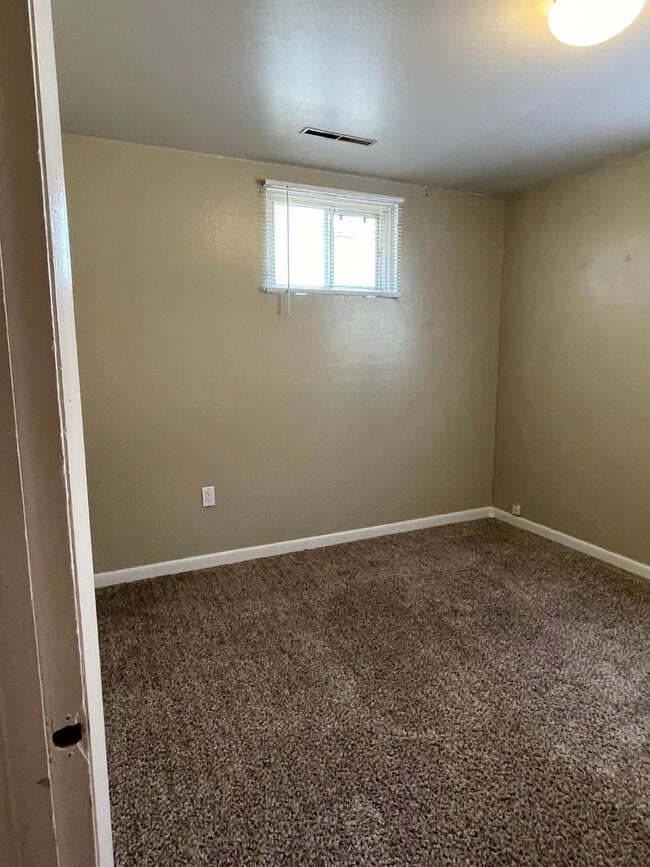 Building Photo - STUDENTS WELCOME! 4 Bed 2 Bath Home in West Ft Collins w/ Garage and Fenced Yard