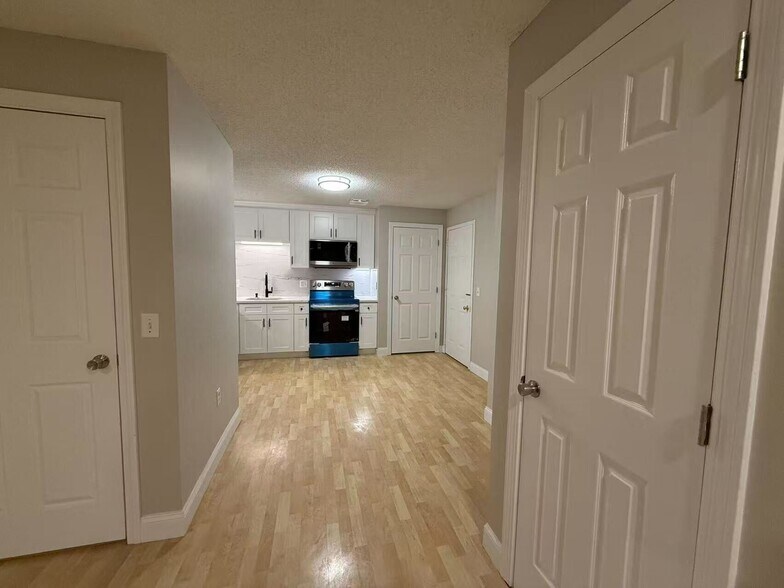 Building Photo - 7 Saint James Pl