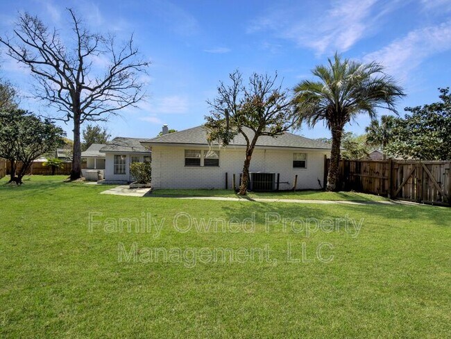 Building Photo - 23 Shadowmoss Pkwy