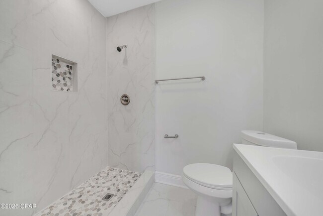 Building Photo - 3904 Ocean View Dr