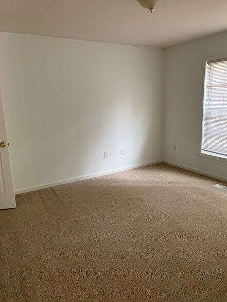 bedroom 3- downstairs - 108 Pine St