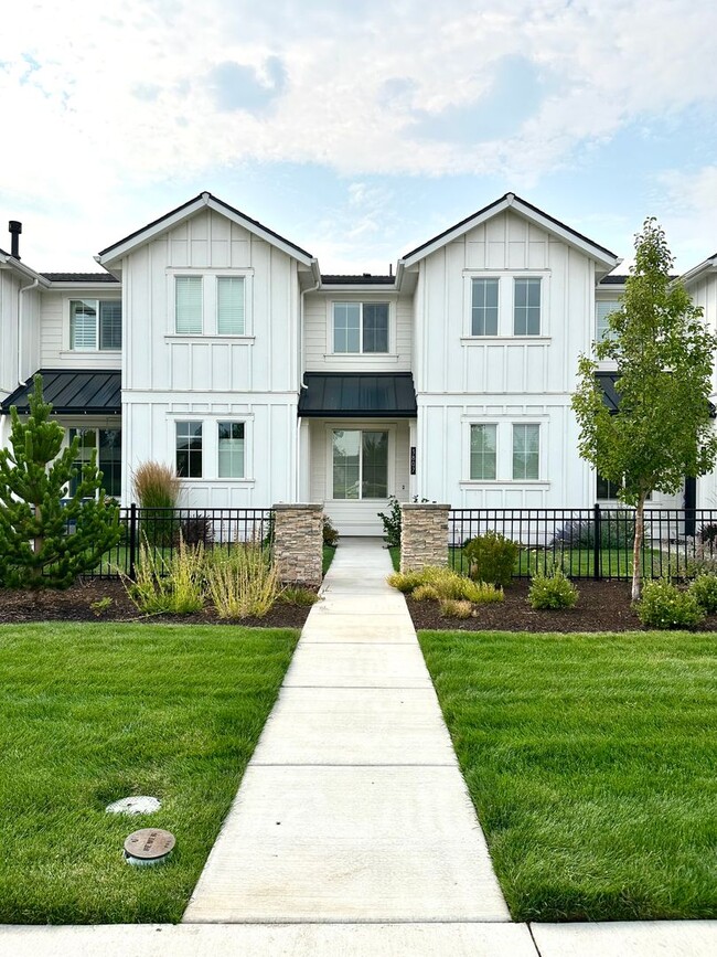 Building Photo - 3807 Eagle Rd