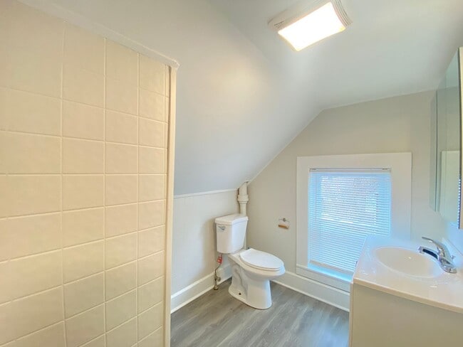 Building Photo - 8 Parkinson Ct