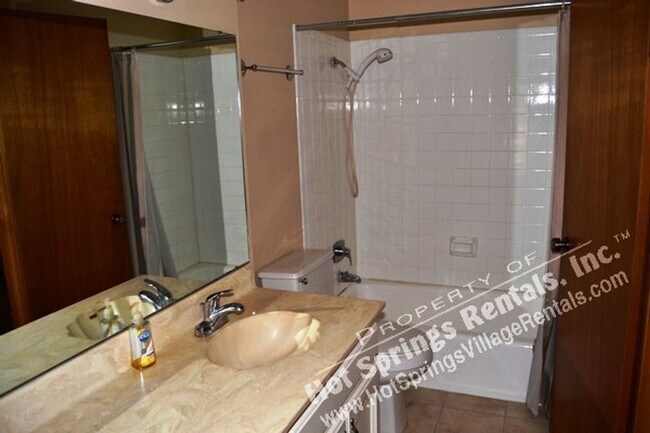 Building Photo - West Gate Area | Home | Unfurnished