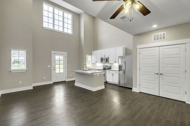 Building Photo - Modern 2BD, 2.5BA Travelers Rest Gem with Small Loft
