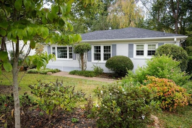 Building Photo - 121 Scarlett St