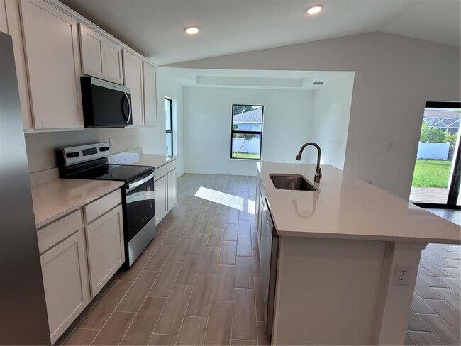 Building Photo - 11100 Vanessa Ave